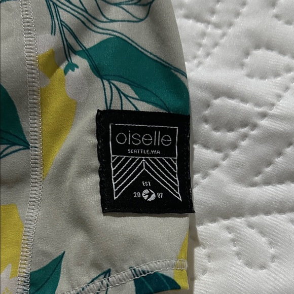 Oiselle Women's Shorts - size 2 - Picture 3 of 7